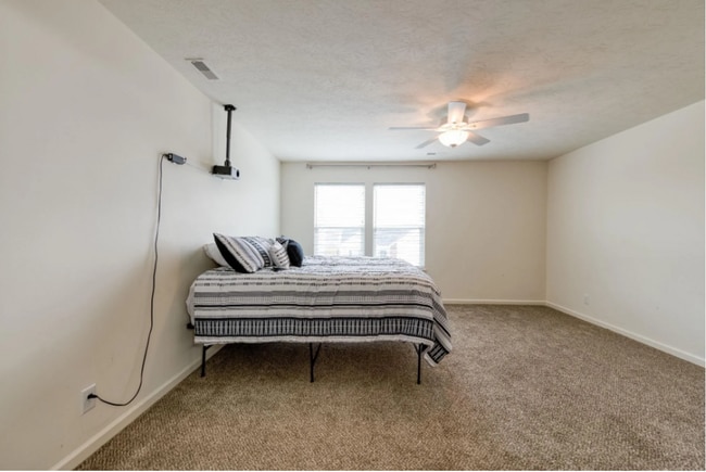 Building Photo - 4 Bedroom, Two Story House in Avalon Bluff...