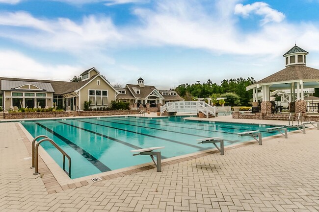 Building Photo - Luxury & Maintenance Free Living in Savann...