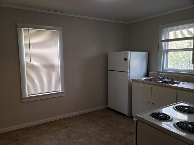 Building Photo - 420 W Hickory St