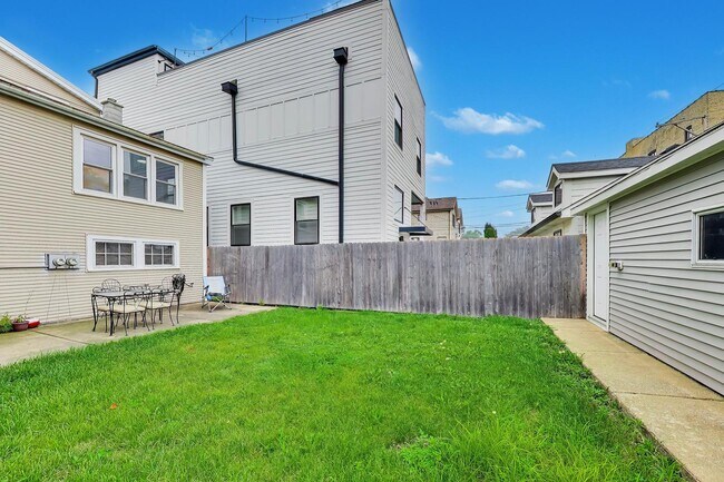 Building Photo - 4219 N Albany Ave