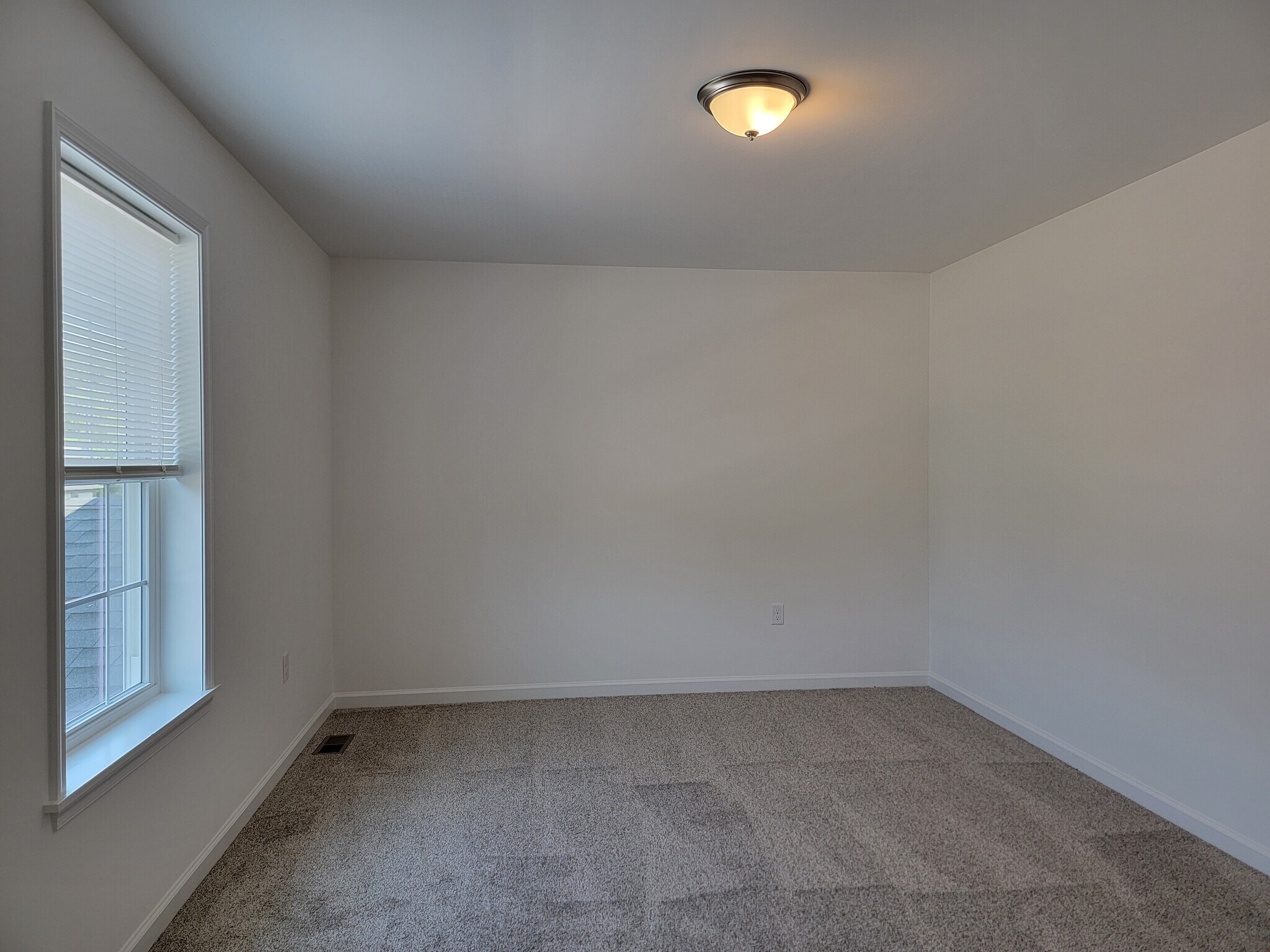 Building Photo - 130 Robert Cir