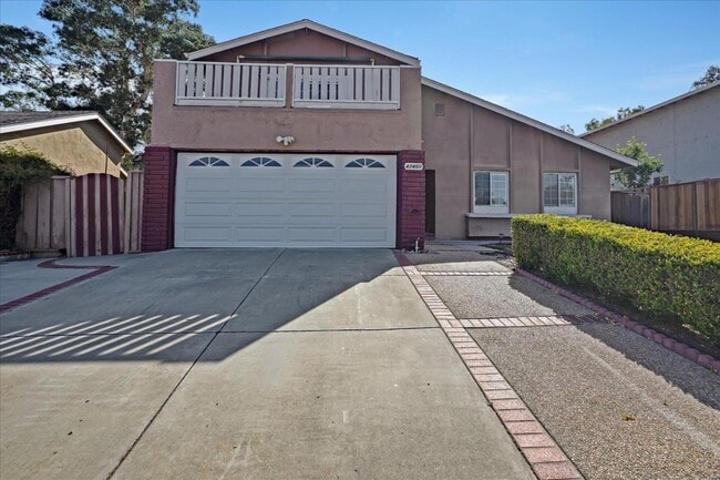 Primary Photo - 47450 Cholla St