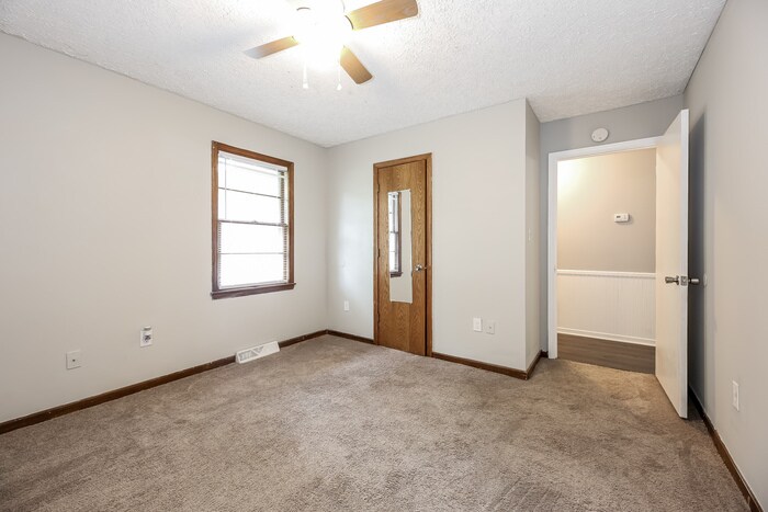 Building Photo - 202 Evergreen St