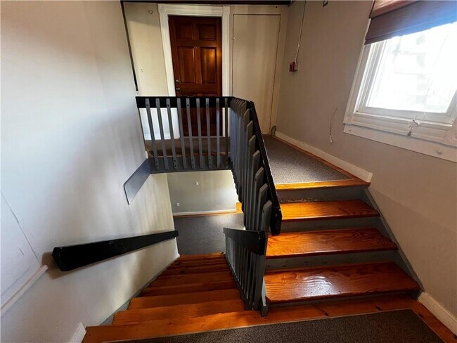 Building Photo - 235 Spring St