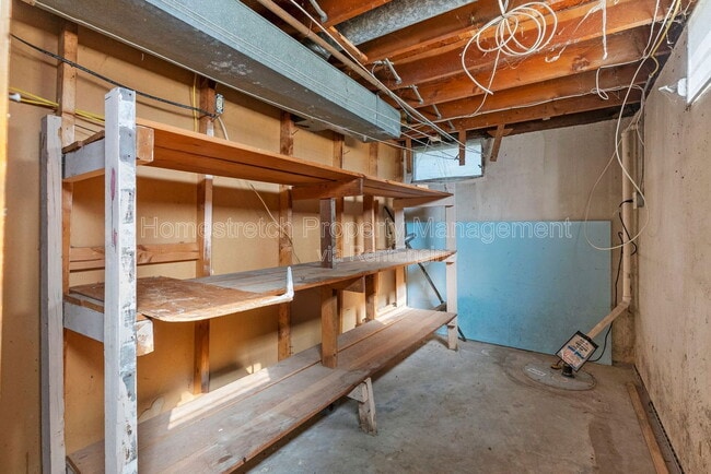 Building Photo - 560 Falcon Dr