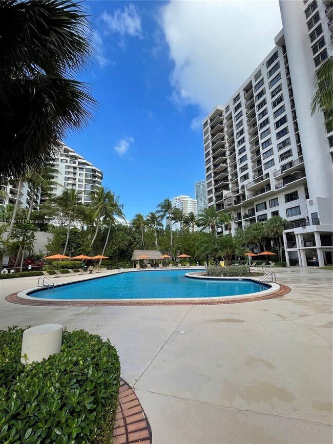 Building Photo - 540 Brickell Key Dr