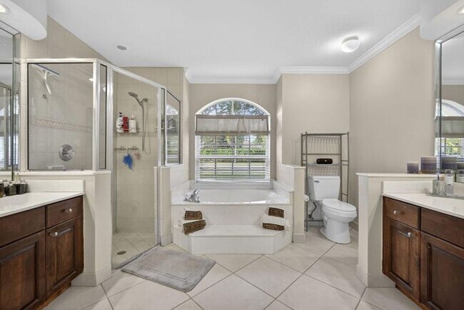 Building Photo - 146 Fernwood Crescent