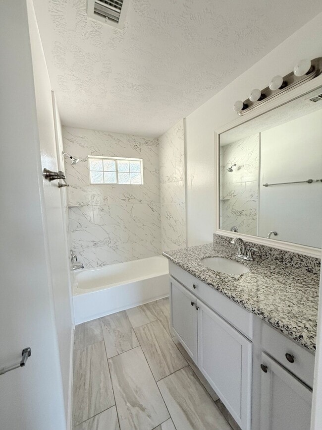 Building Photo - 6810 Strathmore Pl Ct