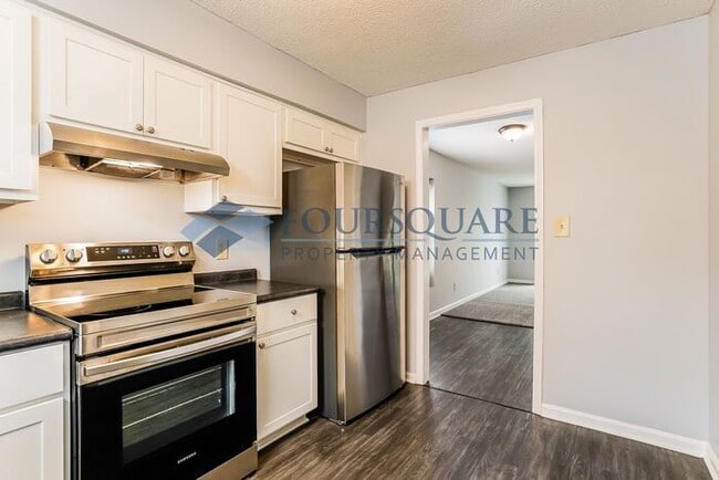 Building Photo - Charming 2-Bed / 2-Bath Duplex with Open Floor Plan & Shared Fenced Yard , Near I-40