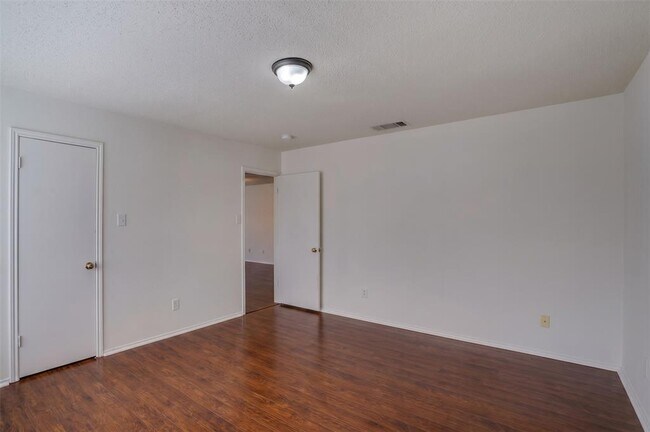 Building Photo - 2602 Stapleford Dr