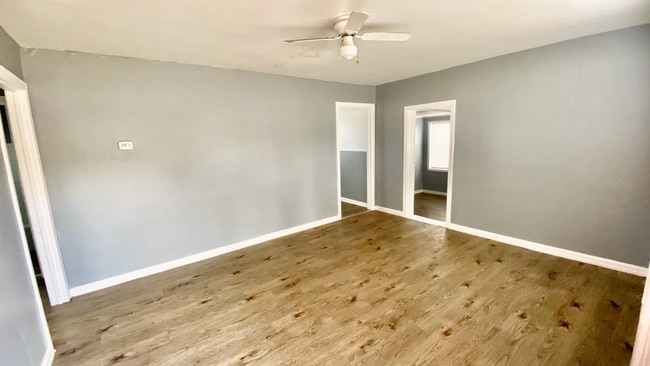 Building Photo - $0 First Month's Rent / $0 Deposit at Move-in