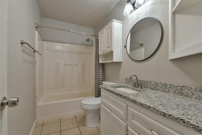 Building Photo - 2105 Carpenter Dr