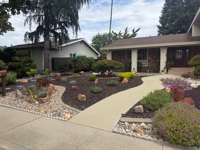 Building Photo - 3885 Aragon Ln