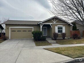 Building Photo - 3 Bedroom Home in NW Redmond