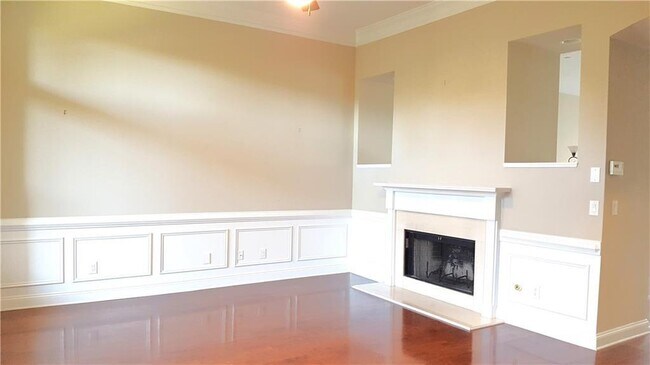 Building Photo - 3002 Montclair Cir SE