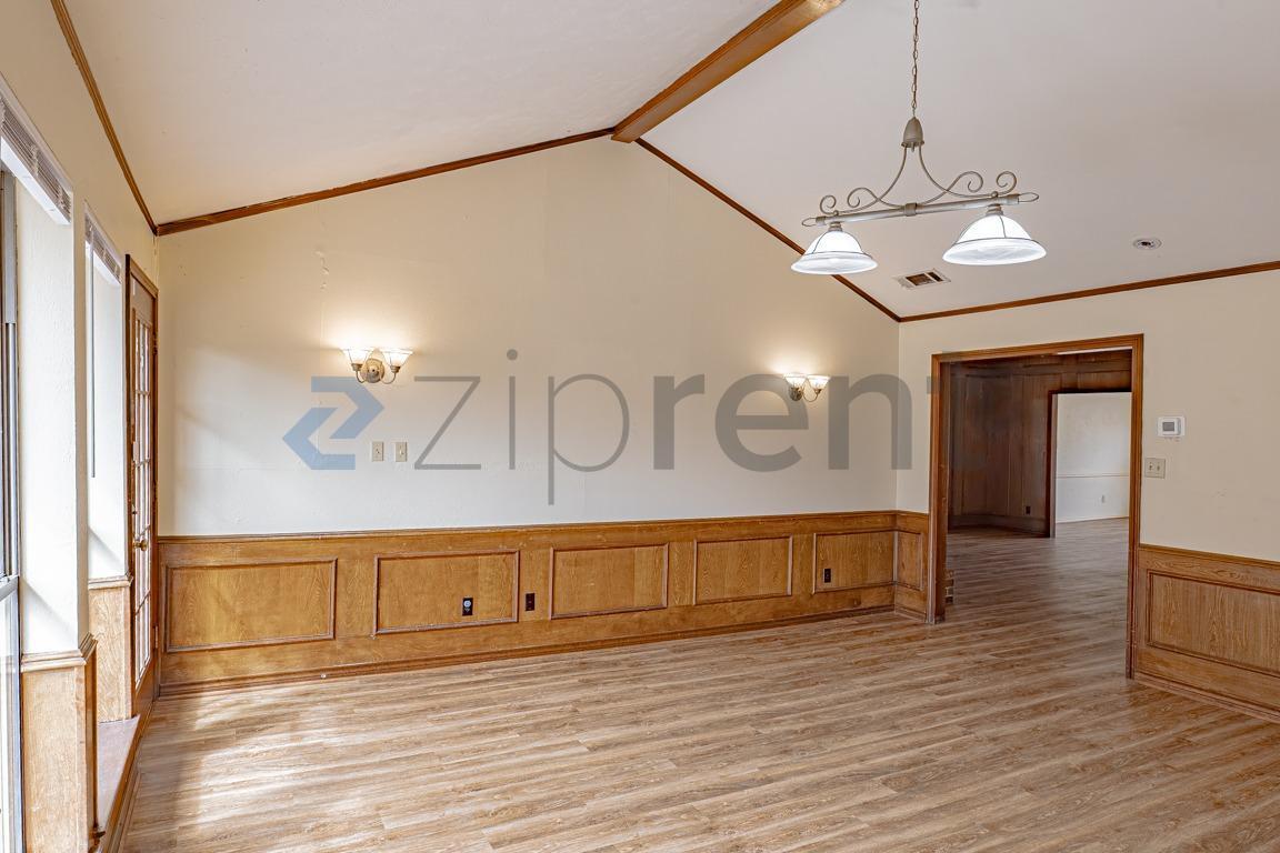 Building Photo - Unit