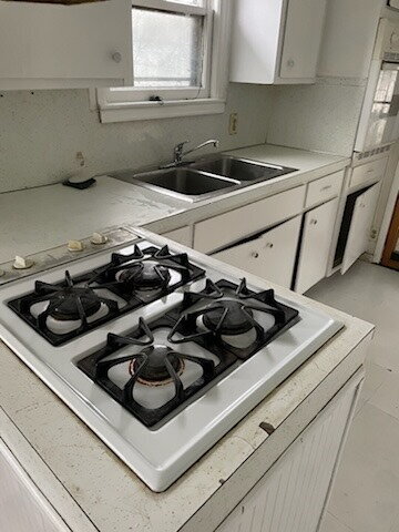 Building Photo - Property available now! (Section 8 ready)