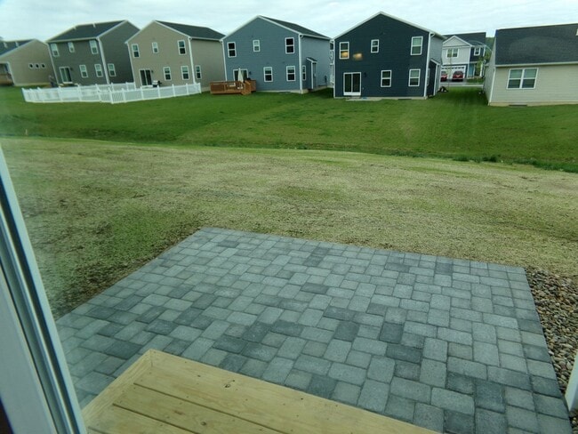 Building Photo - 3 bedroom, 2.5 Bathroom Townhouse in Gray's Pointe Neighborhood