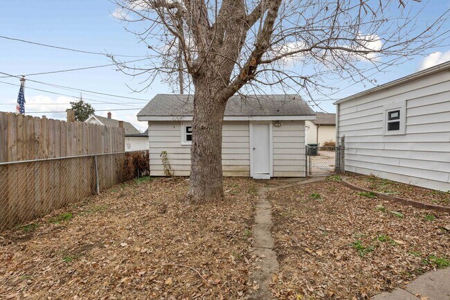 Building Photo - 5122 S 37th St