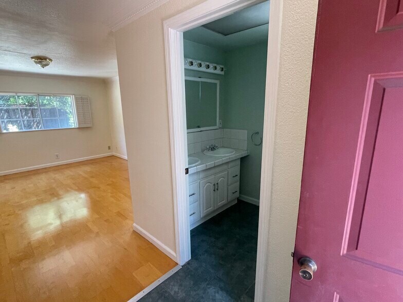 Living Room & Bathroom - 15040 Los Gatos Blvd