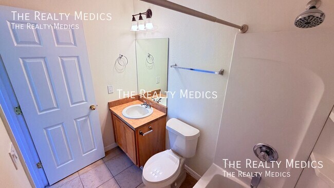 Building Photo - 5161 Regatta Dr