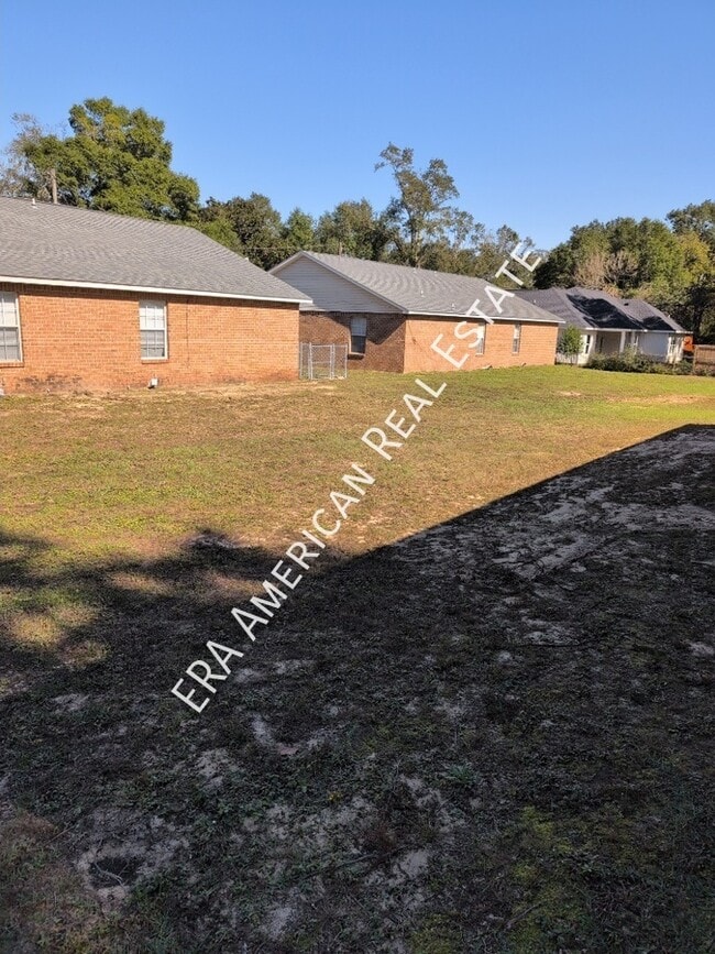Building Photo - 615 Edney Ave E