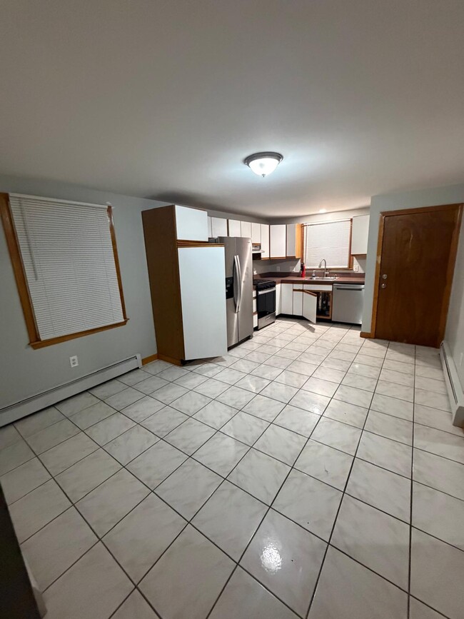 Building Photo - 61 Tracey St