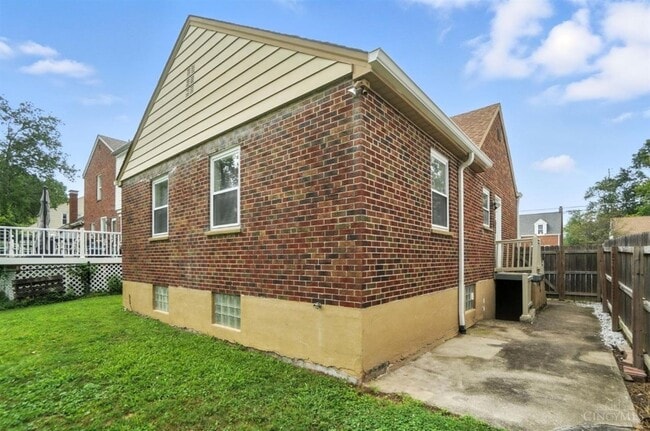 Building Photo - Saint Johns Terrace