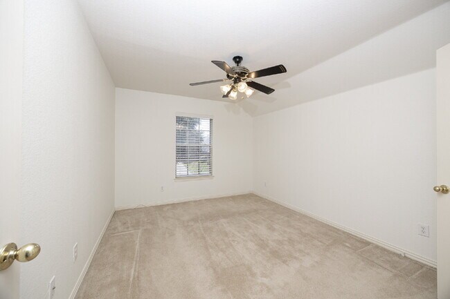 Building Photo - Spacious 4-Bedroom Home with Large Backyard in Rowlett