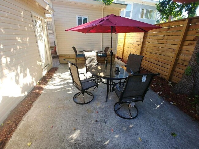 Building Photo - Charming 3BR House in Savannah
