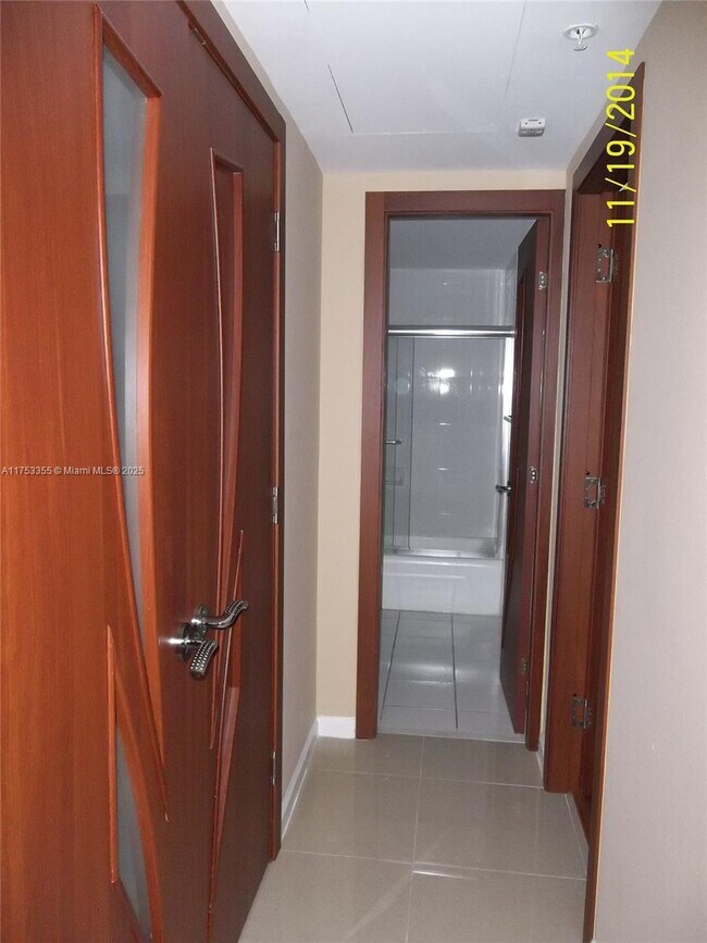 Building Photo - 3001 S Ocean Dr