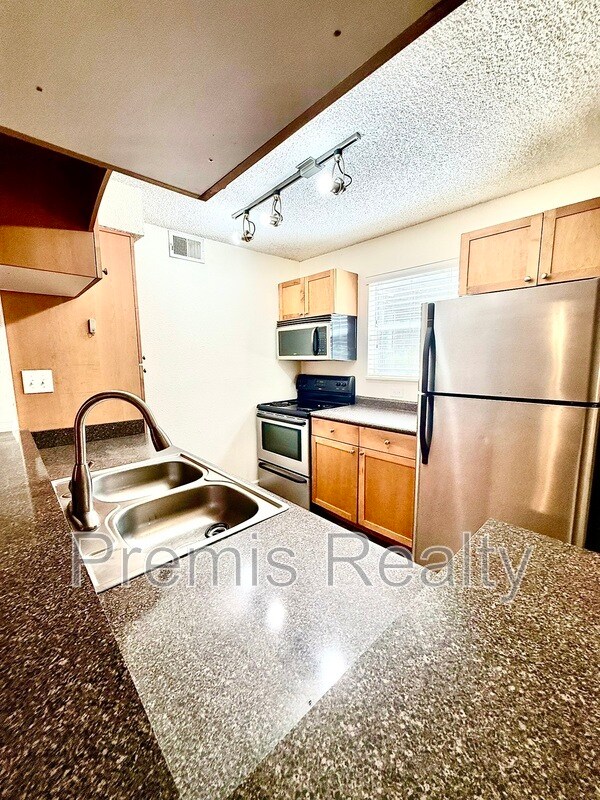 Building Photo - 2500 Winding Creek Blvd