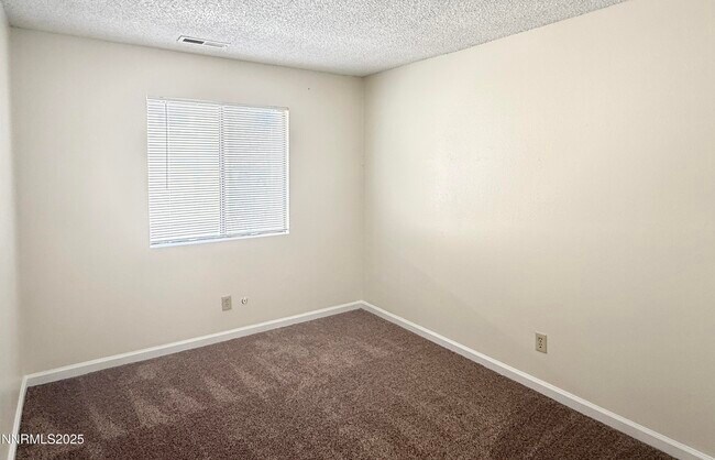 Building Photo - 4985 W 7th St