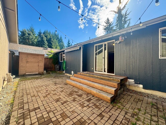 Building Photo - $500 Move In Discount! | 3 Bedroom 2 Bath ...