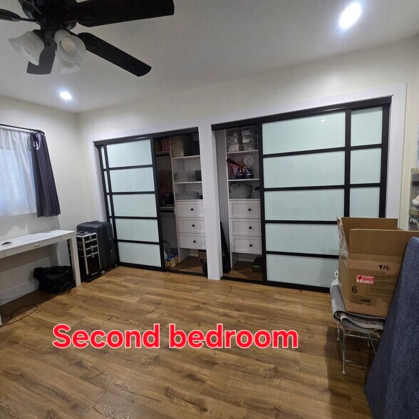 Second bedroom - 916 S Sherbourne Dr