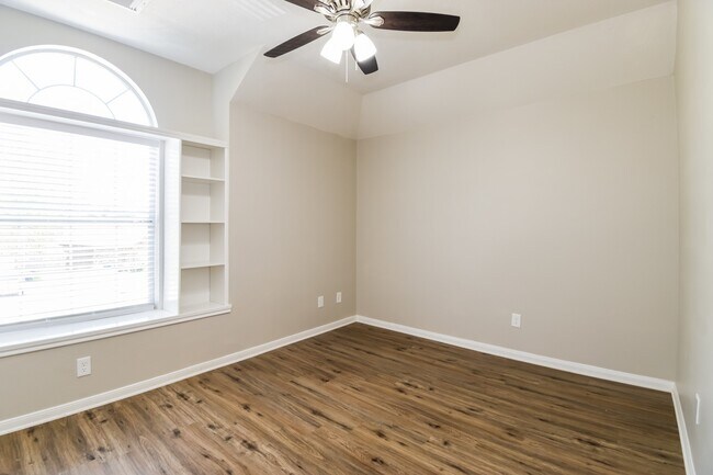Building Photo - 216 Meadowhill Ln
