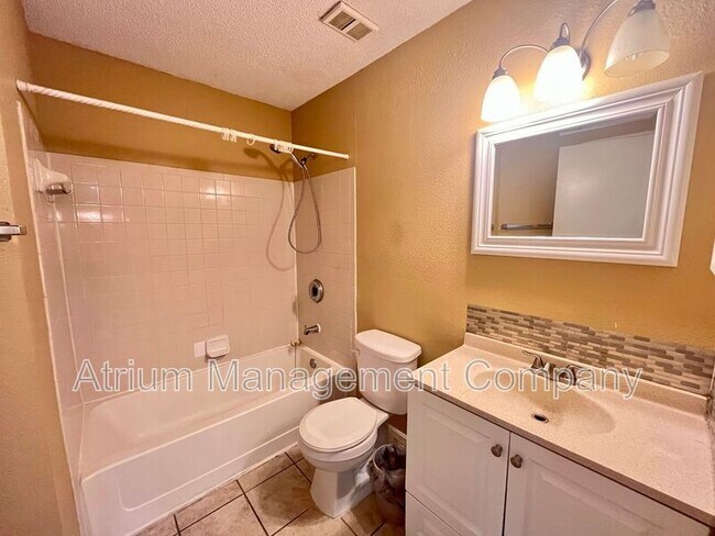 Building Photo - 9481 Highland Oak Dr