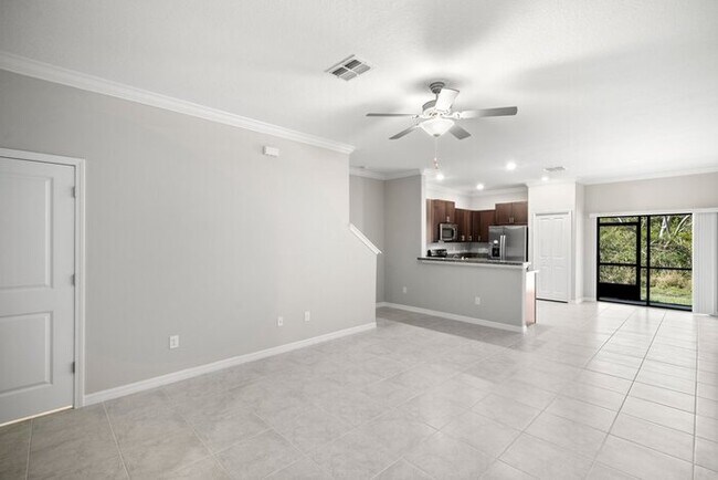 Building Photo - LIKE NEW Townhome in Willow Square!
