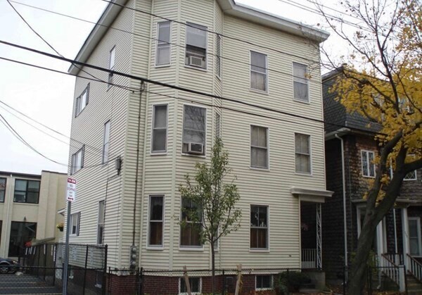 Building Photo - 232 Brookline St