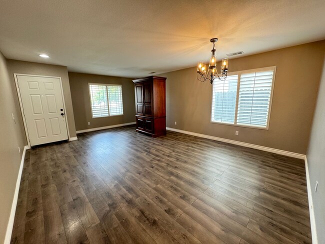Building Photo - Calling All Military Families!!!Beautiful ...