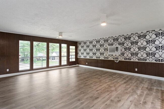 Building Photo - 10234 Hazelhurst Dr