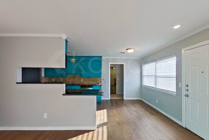 Building Photo - 4418 Mesa Cir