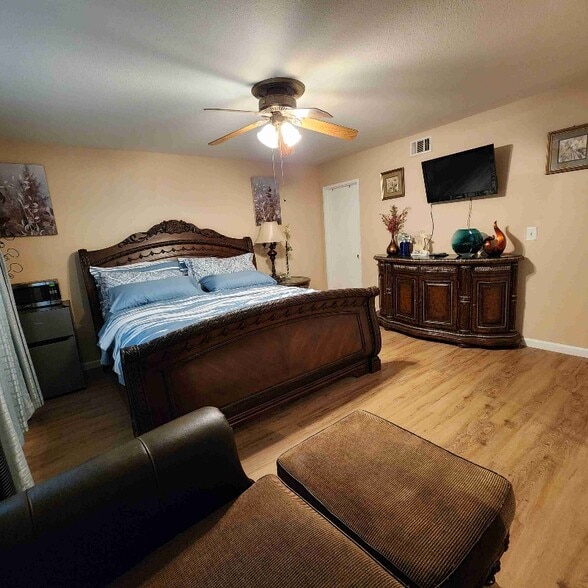 Building Photo - 6245 Ranch Style Highland Home Rnch