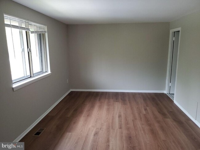 Building Photo - 7381 Hickory Log Cir