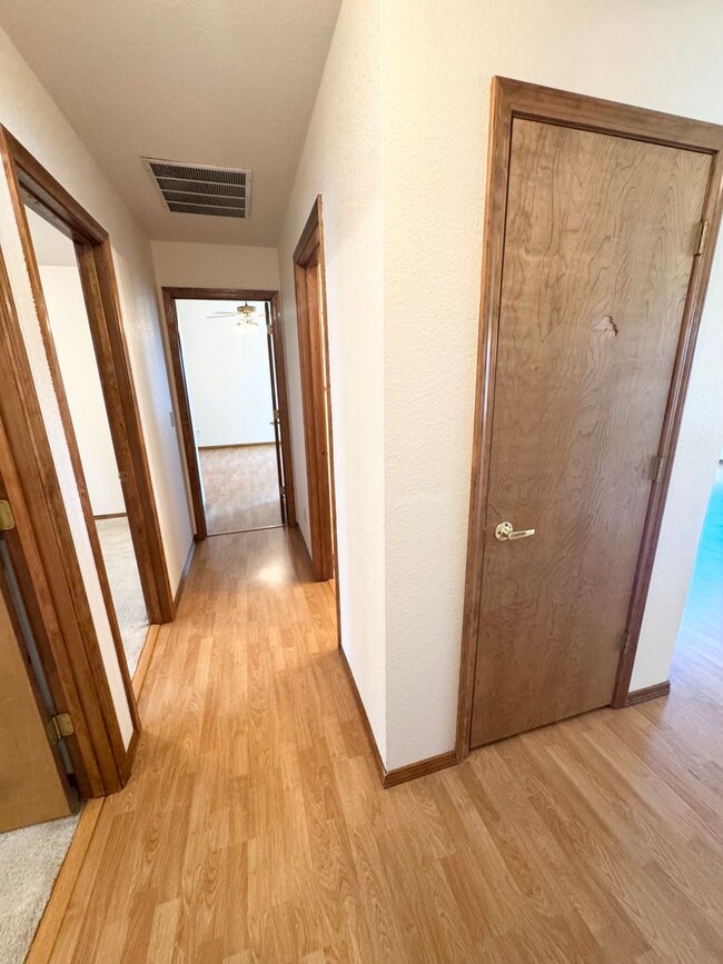Building Photo - Now leasing in West Boise! This single-lev...