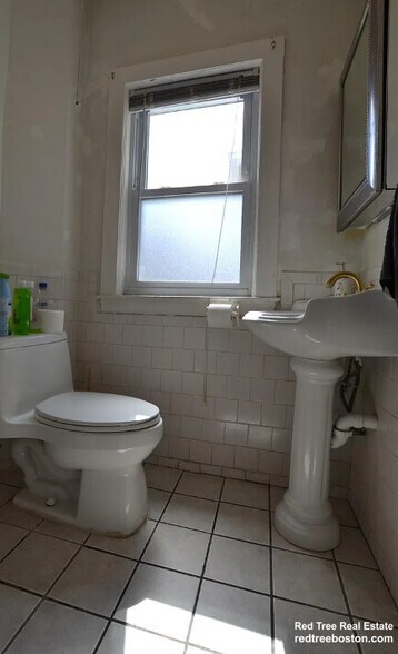 Building Photo - 25 Colborne Rd