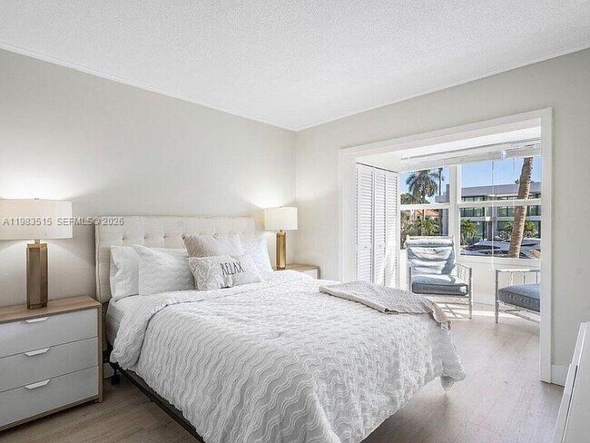 Building Photo - 40 Isle of Venice Dr