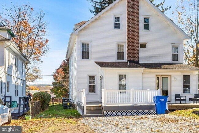 Building Photo - 37 Bishop Hollow Rd