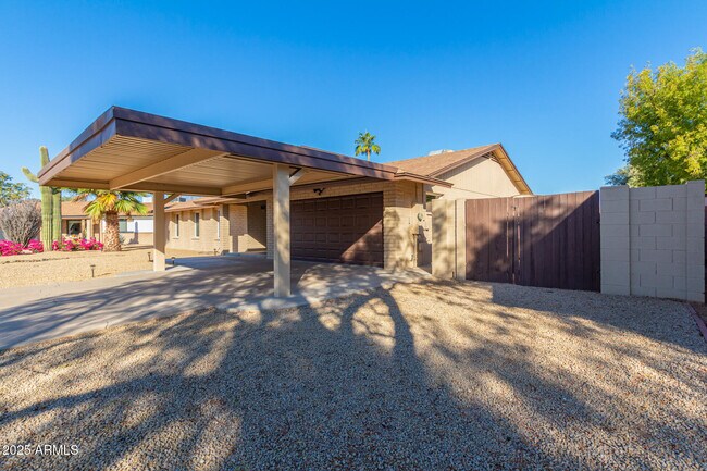 Building Photo - 4524 E Voltaire Ave