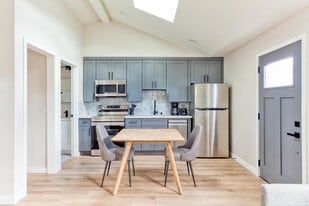 Building Photo - 630 E San Antonio Dr